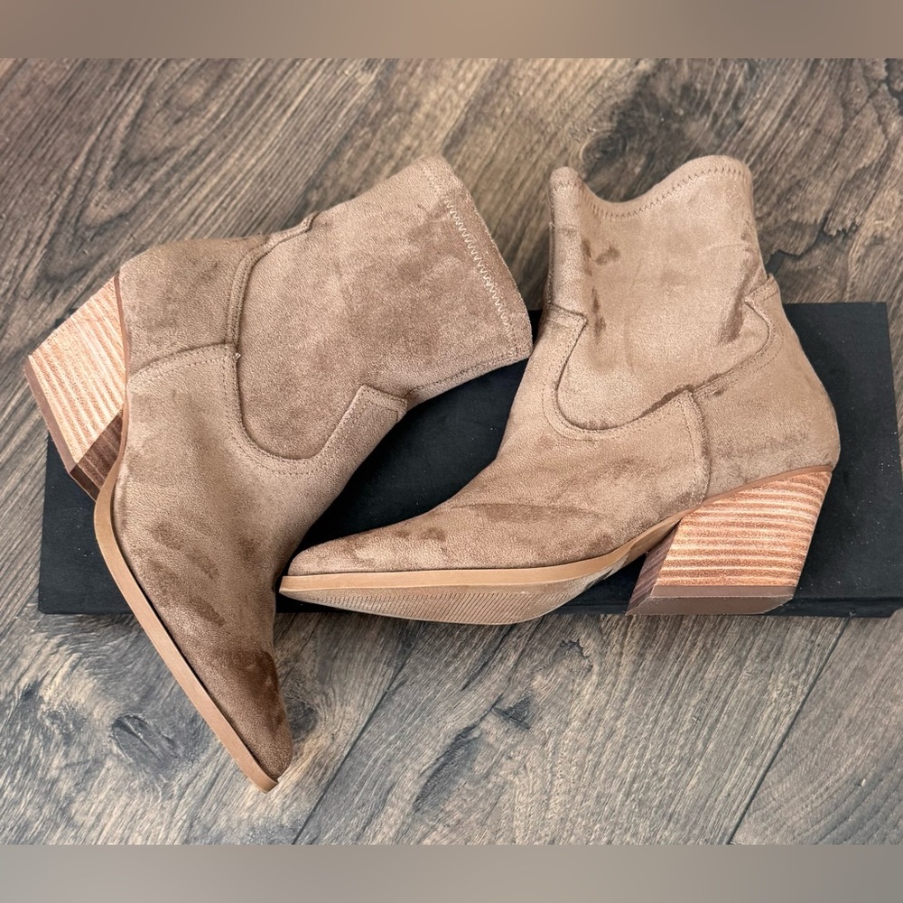 Dolce Vita Women’s Kirbie Taupe Suede Ankle Booties Size 9 - Picture 3 of 11